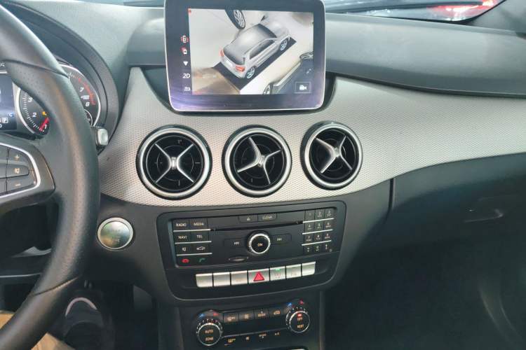 Used Mercedes-Benz B-Class 2017 B 200 Fashion Model Audio And AC Panel