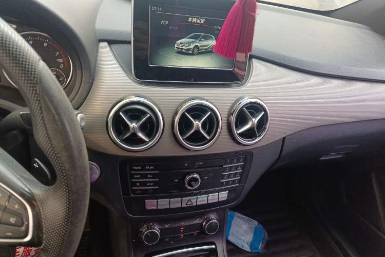 Used Mercedes-Benz B-Class 2017 B 180 Audio And AC Panel
