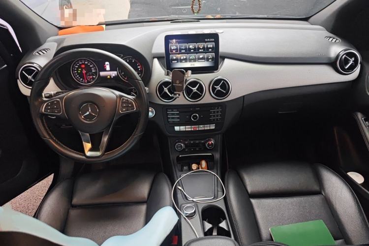 Used Mercedes-Benz B-Class 2017 B 200 Fashion Model Center Console