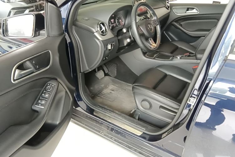 Used Mercedes-Benz B-Class 2017 B 200 Sport Edition Driver Seat