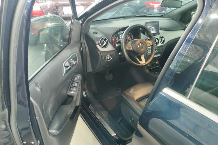 Used Mercedes-Benz B-Class 2017 B 200 Fashion Model Driver Seat