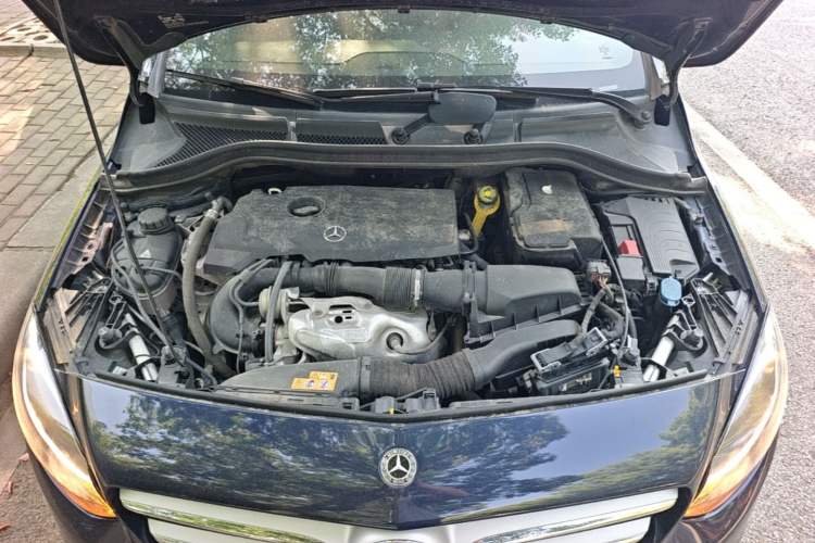 Used Mercedes-Benz B-Class 2017 B 200 Sport Edition Engine Bay