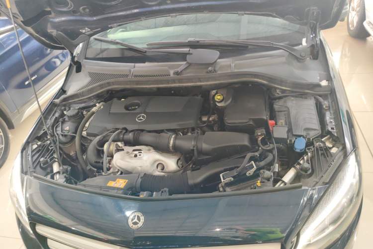Used Mercedes-Benz B-Class 2017 B 200 Fashion Model Engine Bay