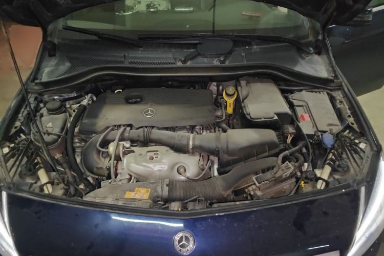 Used Mercedes-Benz B-Class 2017 B 200 Fashion Model Engine Bay