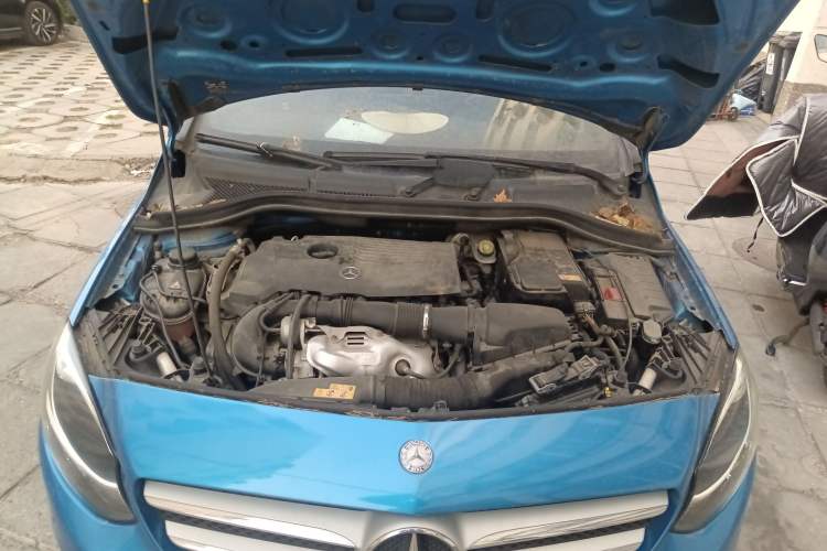 Used Mercedes-Benz B-Class 2017 B 180 Engine Bay