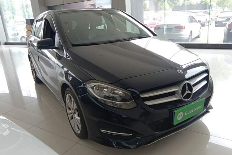 Used Mercedes-Benz B-Class 2017 B 200 Sport Edition Front Right 45 Deg