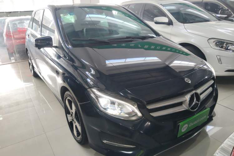 Used Mercedes-Benz B-Class 2017 B 200 Fashion Model Front Right 45 Deg