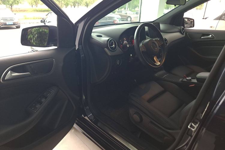 Used Mercedes-Benz B-Class 2017 B 200 Sport Edition Interior 2