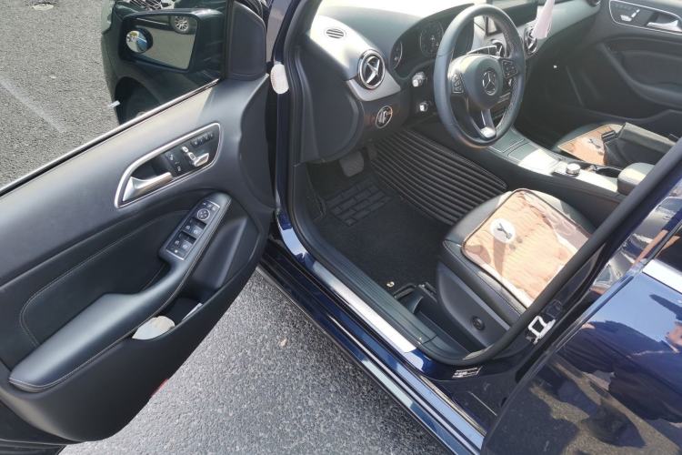 Used Mercedes-Benz B-Class 2017 B 200 Fashion Model Interior 3