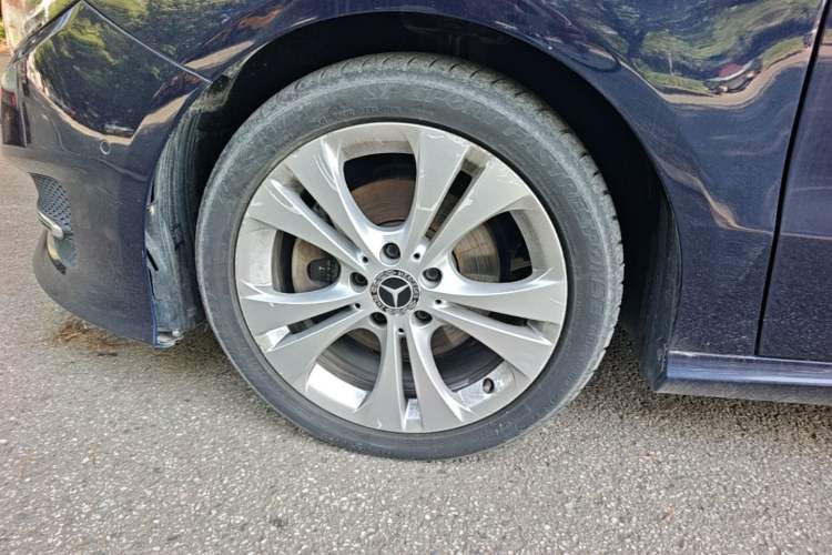 Used Mercedes-Benz B-Class 2017 B 200 Sport Edition Left Front Wheel Hub