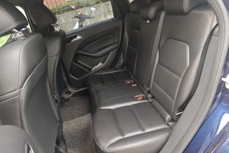 Used Mercedes-Benz B-Class 2017 B 200 Fashion Model Left Rear Seat