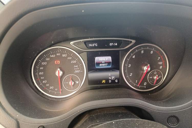 Used Mercedes-Benz B-Class 2017 B 180 Odometer Close Up