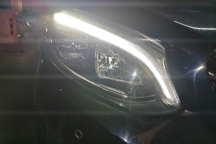 Used Mercedes-Benz B-Class 2017 B 200 Luxury Model Right Front Headlight