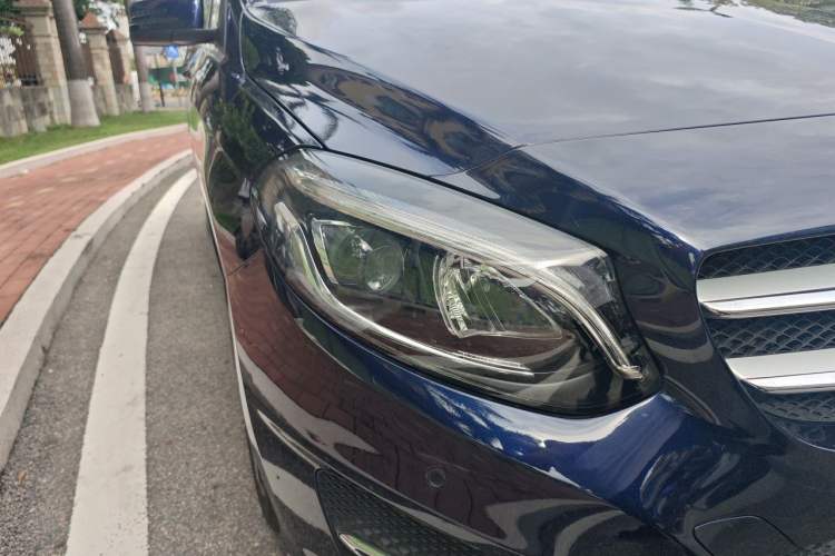 Used Mercedes-Benz B-Class 2017 B 200 Fashion Model Right Front Headlight