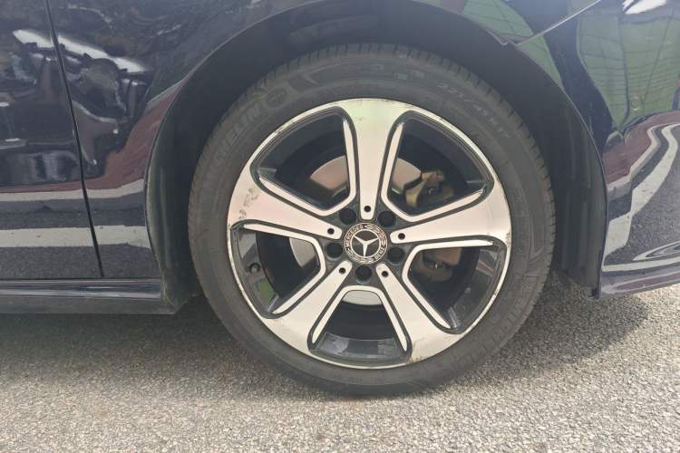 Used Mercedes-Benz B-Class 2017 B 200 Fashion Model Right Front Wheel Hub