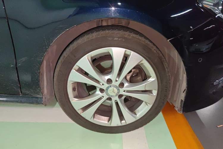 Used Mercedes-Benz B-Class 2017 B 200 Sport Edition Right Front Wheel Hub