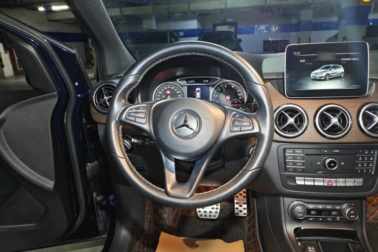 Used Mercedes-Benz B-Class 2017 B 200 Luxury Model Steering Wheel
