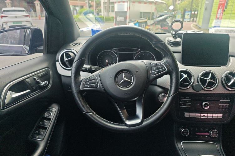 Used Mercedes-Benz B-Class 2017 B 200 Fashion Model Steering Wheel