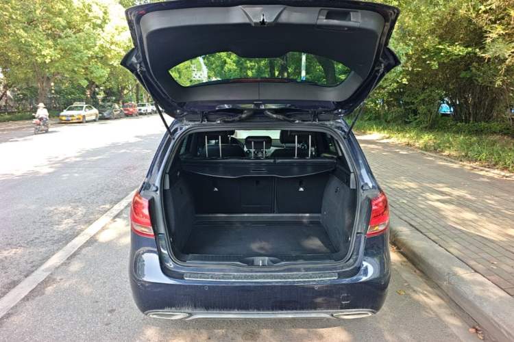 Used Mercedes-Benz B-Class 2017 B 200 Sport Edition Trunk