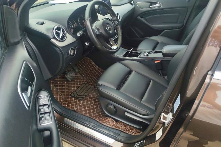 Used Mercedes-Benz B-Class 2017 B 200 Sport Edition Interior 1