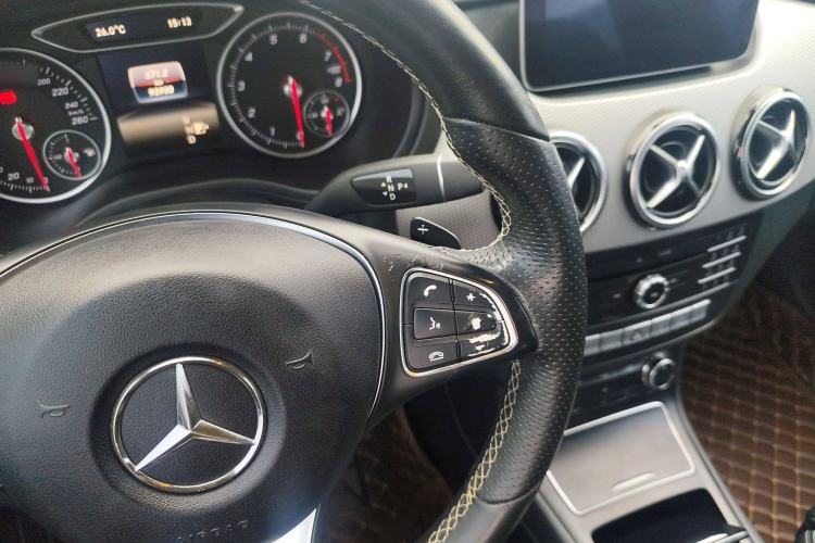 Used Mercedes-Benz B-Class 2017 B 200 Sport Edition Interior 5