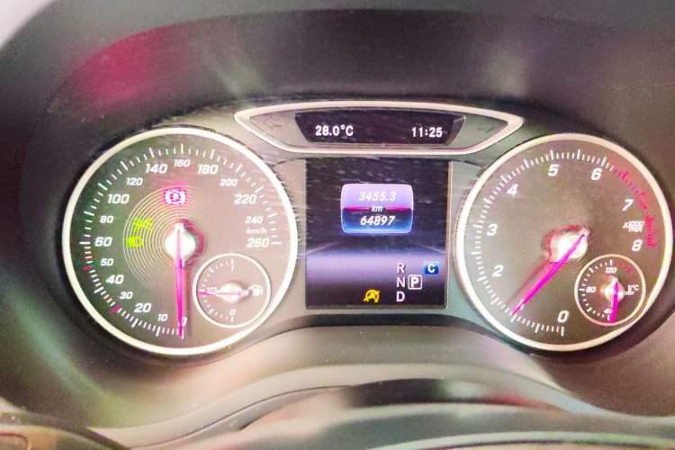 Used Mercedes-Benz B-Class 2017 B 200 Fashion Model Odometer Close Up