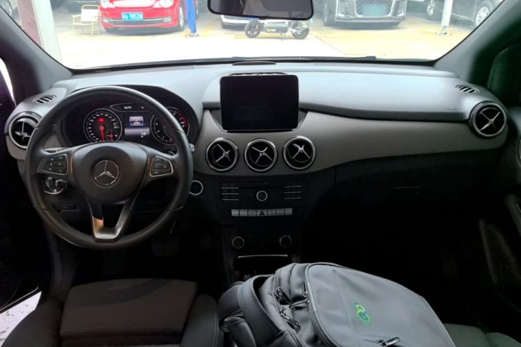 Used Mercedes-Benz B-Class 2017 B 180 Center Console