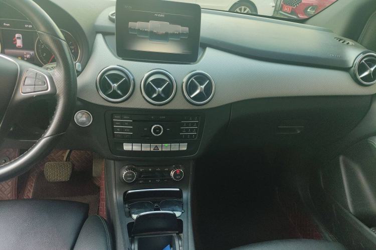 Used Mercedes-Benz B-Class 2017 B 200 Fashion Model Audio And AC Panel