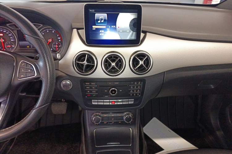 Used Mercedes-Benz B-Class 2017 B 200 Sport Edition Audio And AC Panel