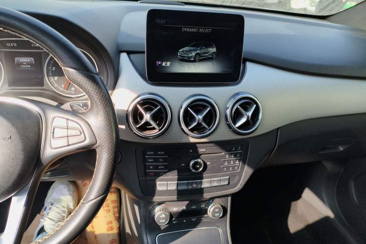 Used Mercedes-Benz B-Class 2017 B 200 Fashion Model Audio And AC Panel