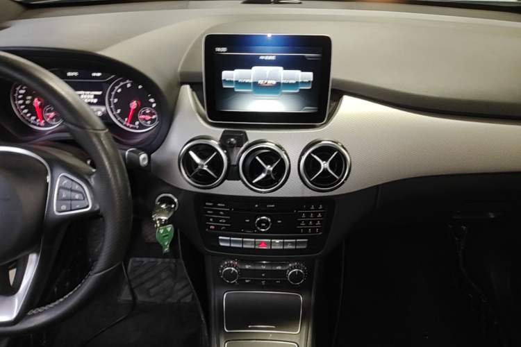 Used Mercedes-Benz B-Class 2017 B 200 Sport Edition Audio And AC Panel