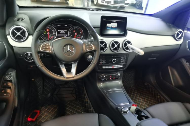 Used Mercedes-Benz B-Class 2017 B 200 Sport Edition Center Console