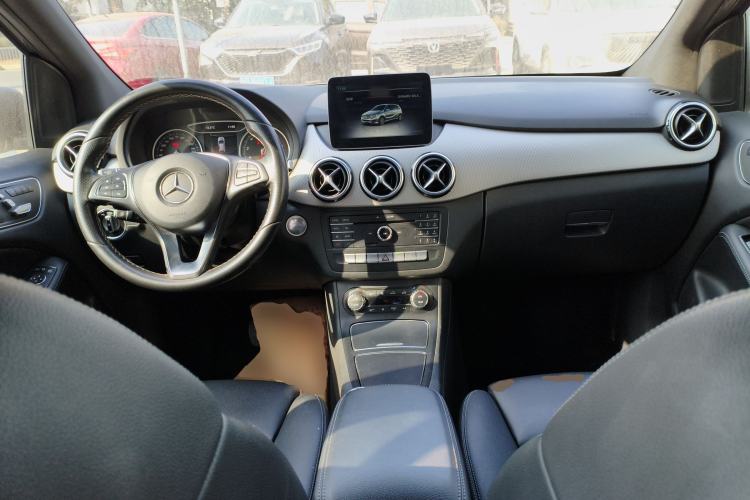 Used Mercedes-Benz B-Class 2017 B 200 Fashion Model Center Console