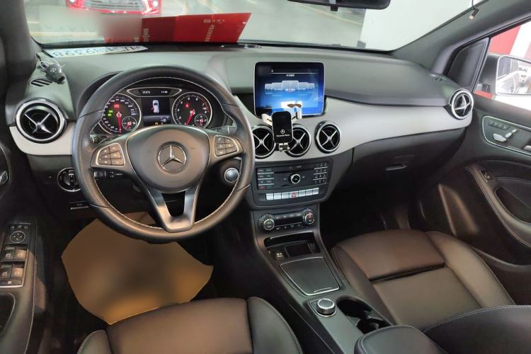 Used Mercedes-Benz B-Class 2017 B 200 Fashion Model Center Console