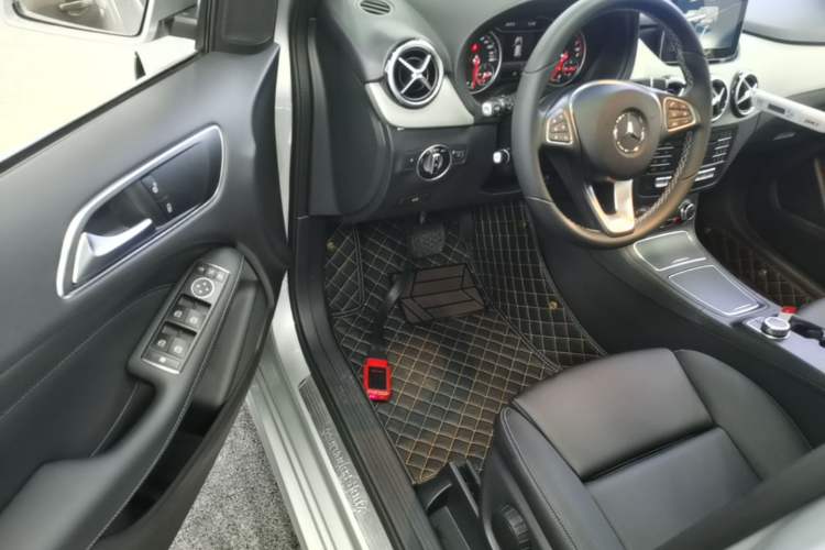 Used Mercedes-Benz B-Class 2017 B 200 Sport Edition Driver Seat