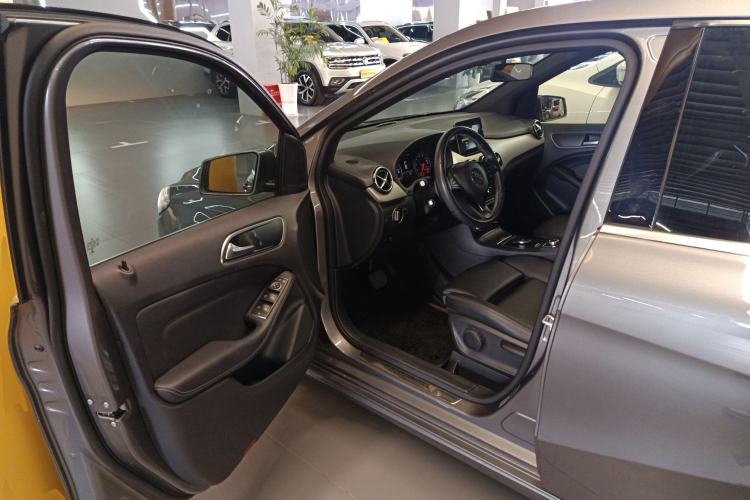 Used Mercedes-Benz B-Class 2017 B 200 Sport Edition Driver Seat