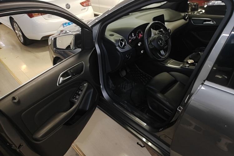 Used Mercedes-Benz B-Class 2017 B 200 Sport Edition Driver Seat