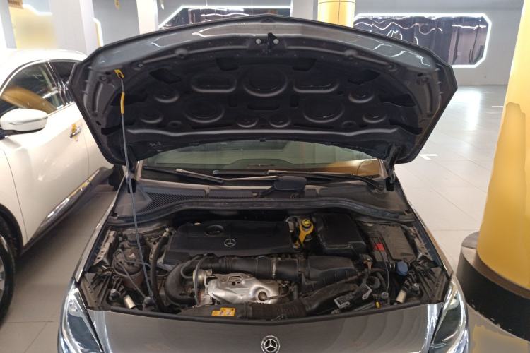 Used Mercedes-Benz B-Class 2017 B 200 Sport Edition Engine Bay