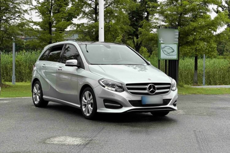 Used Mercedes-Benz B-Class 2017 B 200 Sport Edition Exterior 2