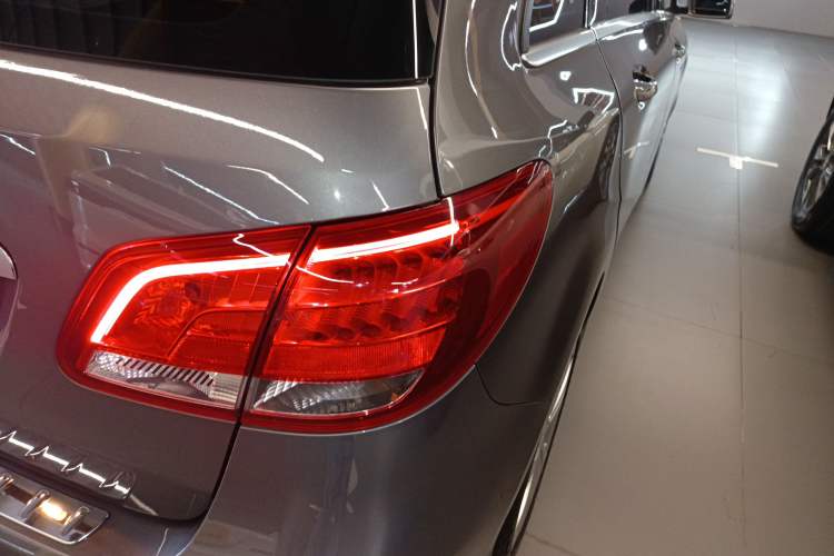 Used Mercedes-Benz B-Class 2017 B 200 Sport Edition Exterior 3