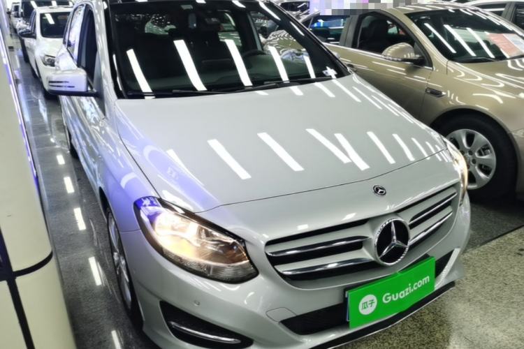 Used Mercedes-Benz B-Class 2017 B 200 Sport Edition Front Right 45 Deg