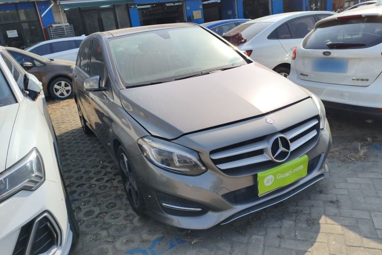 Used Mercedes-Benz B-Class 2017 B 200 Fashion Model Front Right 45 Deg