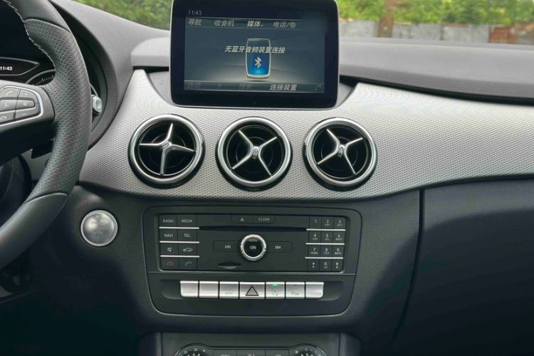 Used Mercedes-Benz B-Class 2017 B 200 Sport Edition Interior 3