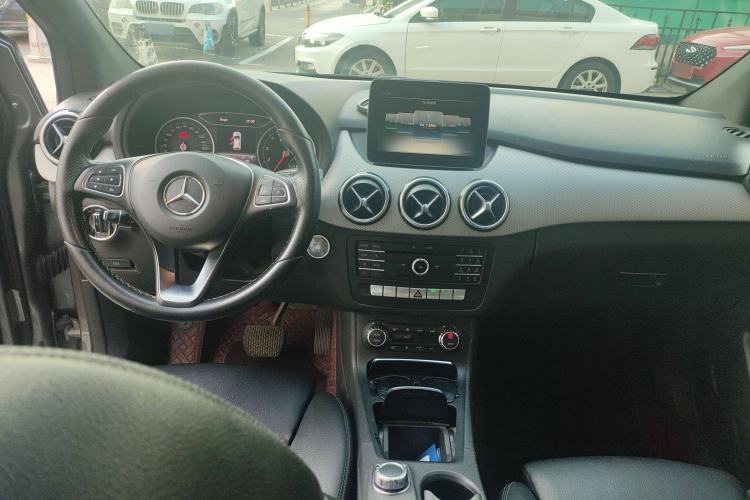 Used Mercedes-Benz B-Class 2017 B 200 Fashion Model Interior 3
