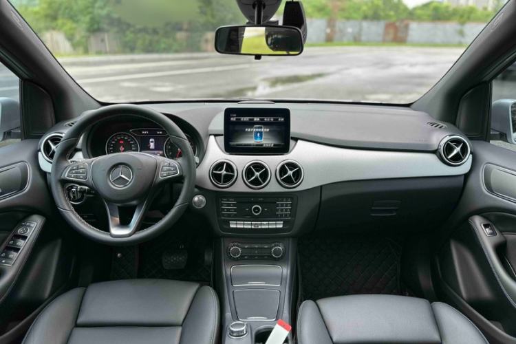 Used Mercedes-Benz B-Class 2017 B 200 Sport Edition Interior 8