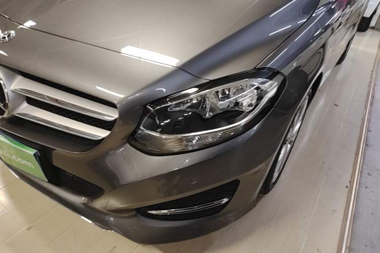 Used Mercedes-Benz B-Class 2017 B 200 Sport Edition Left Front Headlight