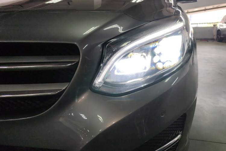 Used Mercedes-Benz B-Class 2017 B 200 Fashion Model Left Front Headlight