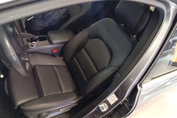 Used Mercedes-Benz B-Class 2017 B 200 Sport Edition Left Front Seat