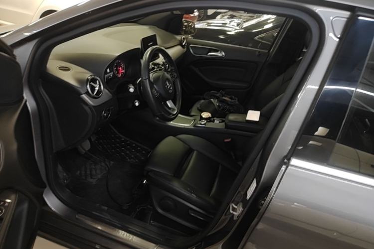 Used Mercedes-Benz B-Class 2017 B 200 Sport Edition Left Front Seat