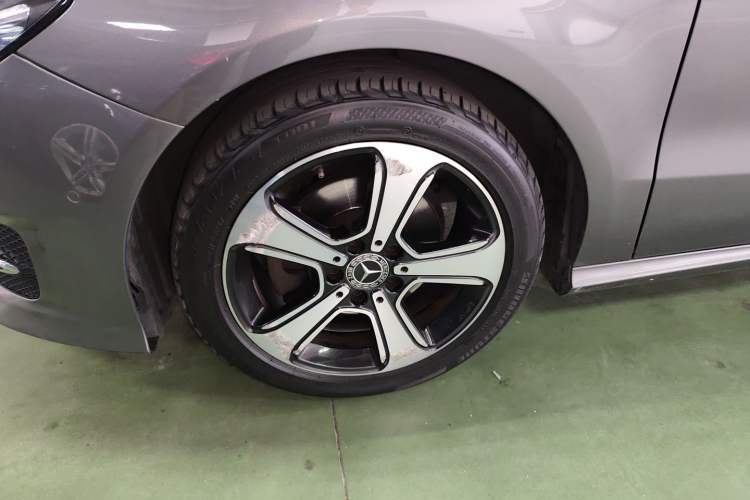 Used Mercedes-Benz B-Class 2017 B 200 Fashion Model Left Front Wheel Hub